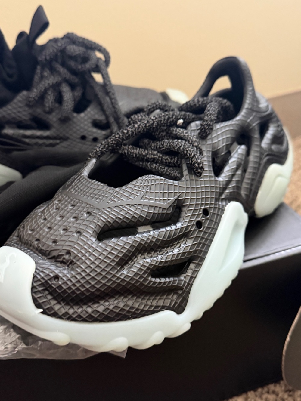 Women’s Black Lightweight Sneakers with Mint Outsole